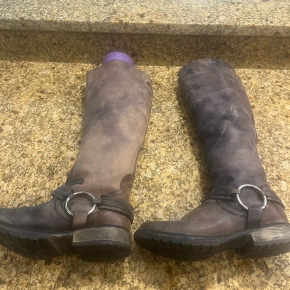 STEVE MADDEN Judgement Tall Shaft Fleur-de -Lis Boots Distressed Leather 7 - Picture 9 of 10